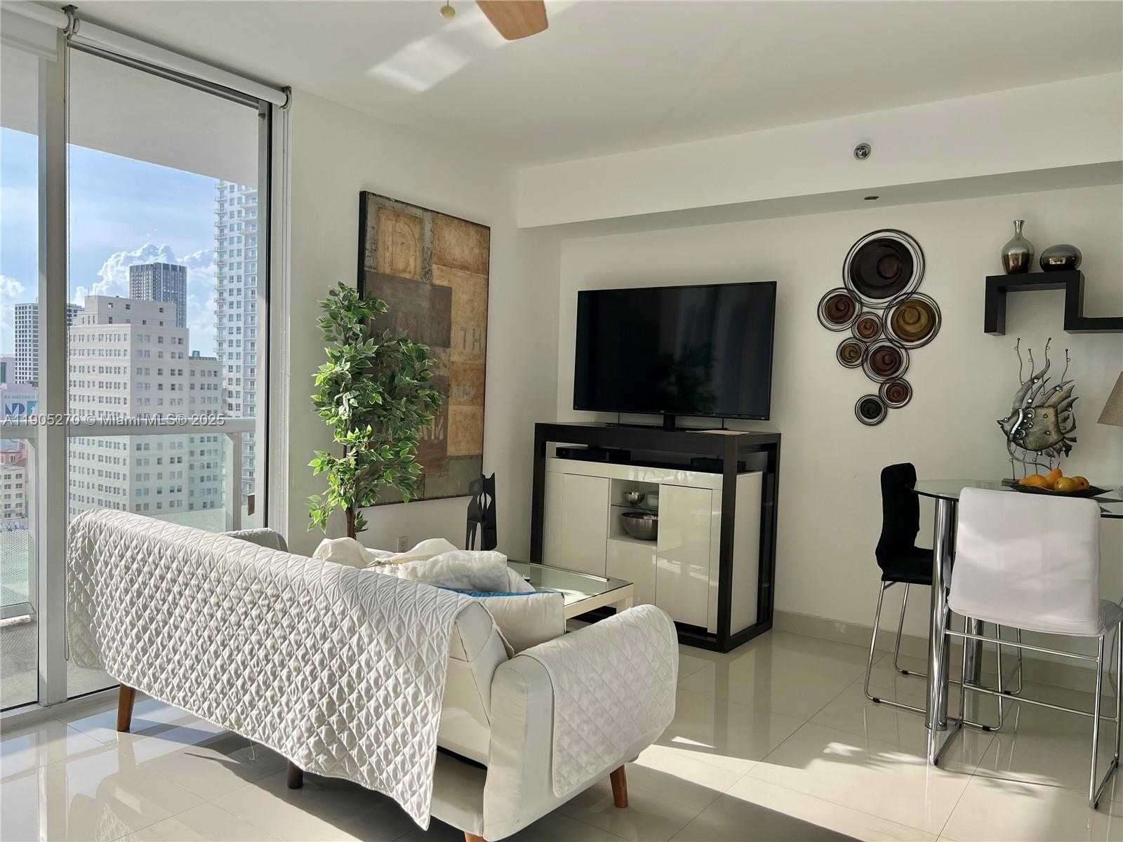 Small Image of 50 BISCAYNE BLVD #1809, Miami Number 3