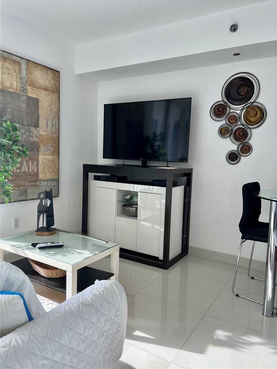 Small Image of 50 BISCAYNE BLVD #1809, Miami Number 4