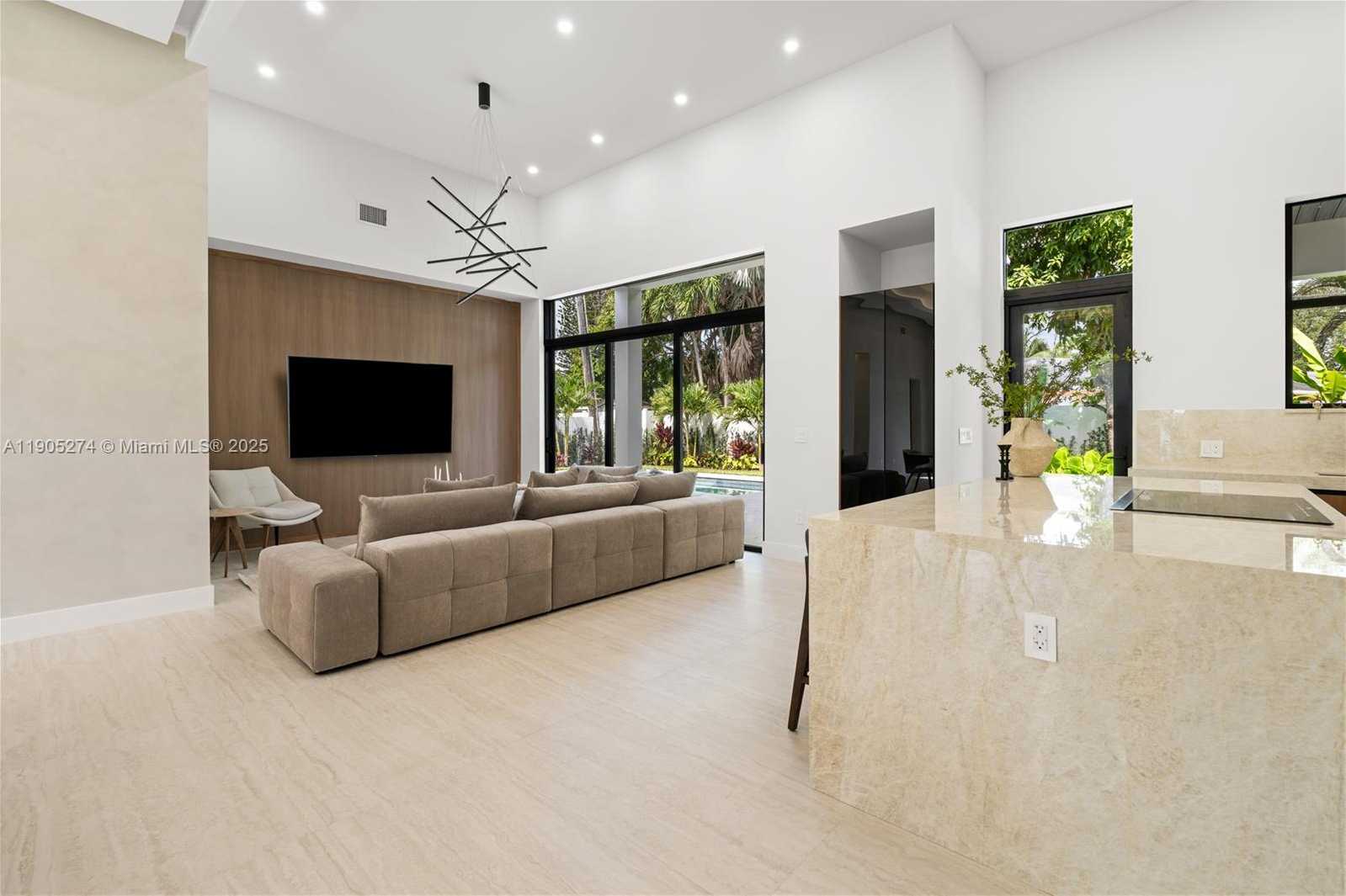 Small Image of 543 NORTH EAST 109TH ST, Miami Number 12