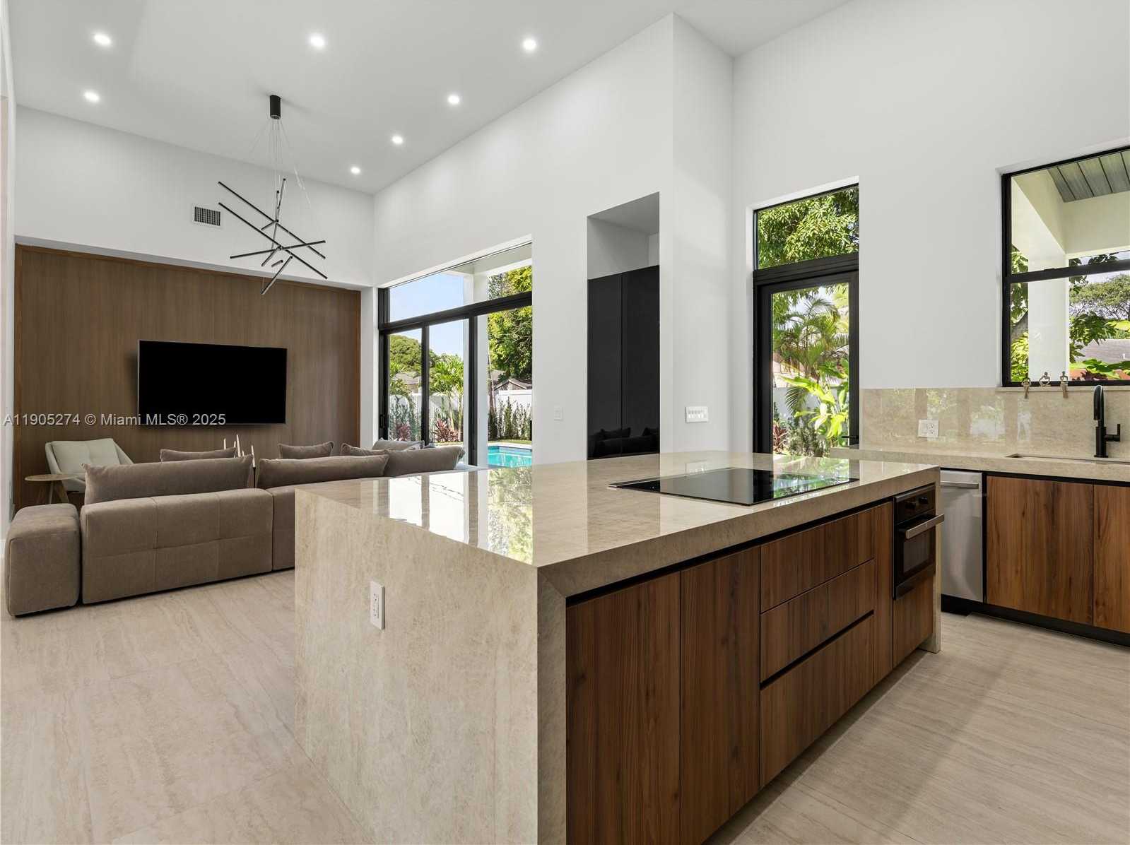 Small Image of 543 NORTH EAST 109TH ST, Miami Number 16