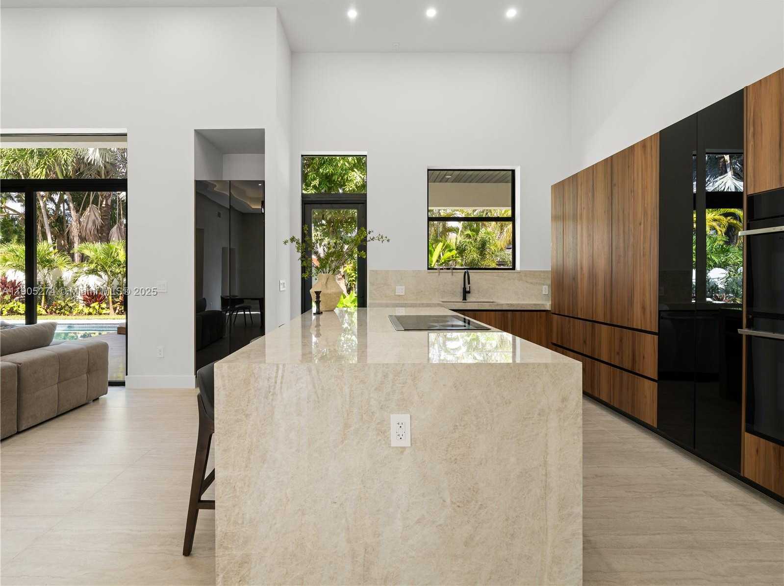 Small Image of 543 NORTH EAST 109TH ST, Miami Number 17