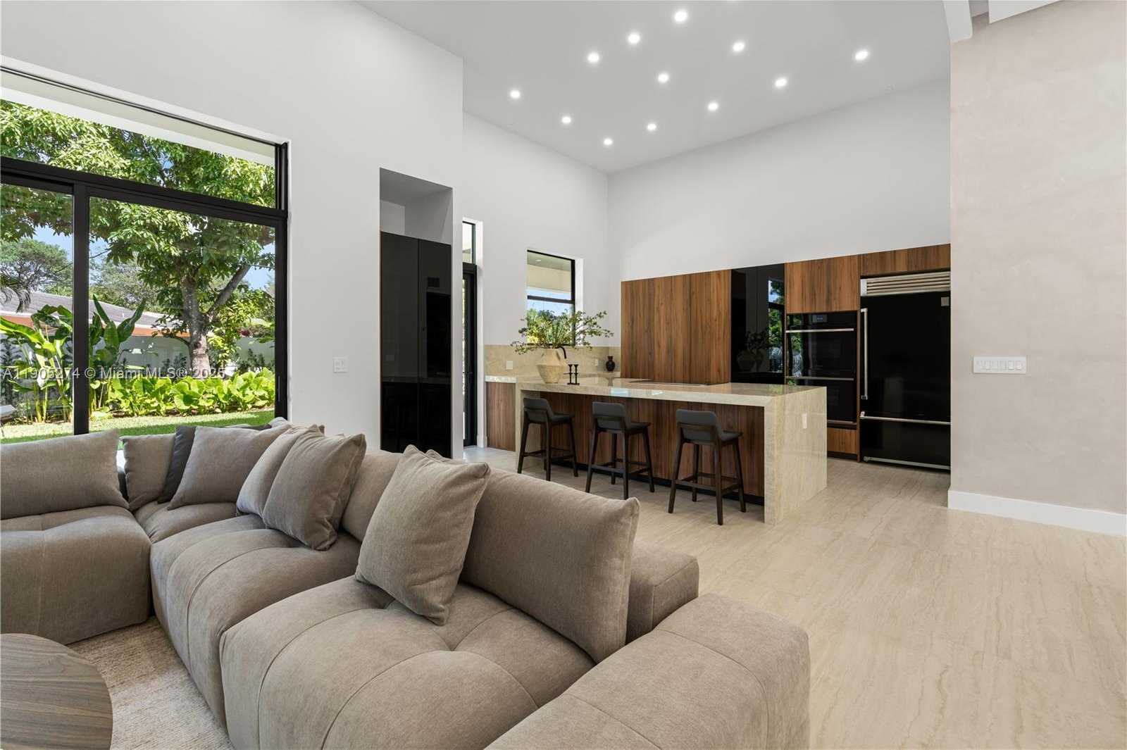 Small Image of 543 NORTH EAST 109TH ST, Miami Number 18