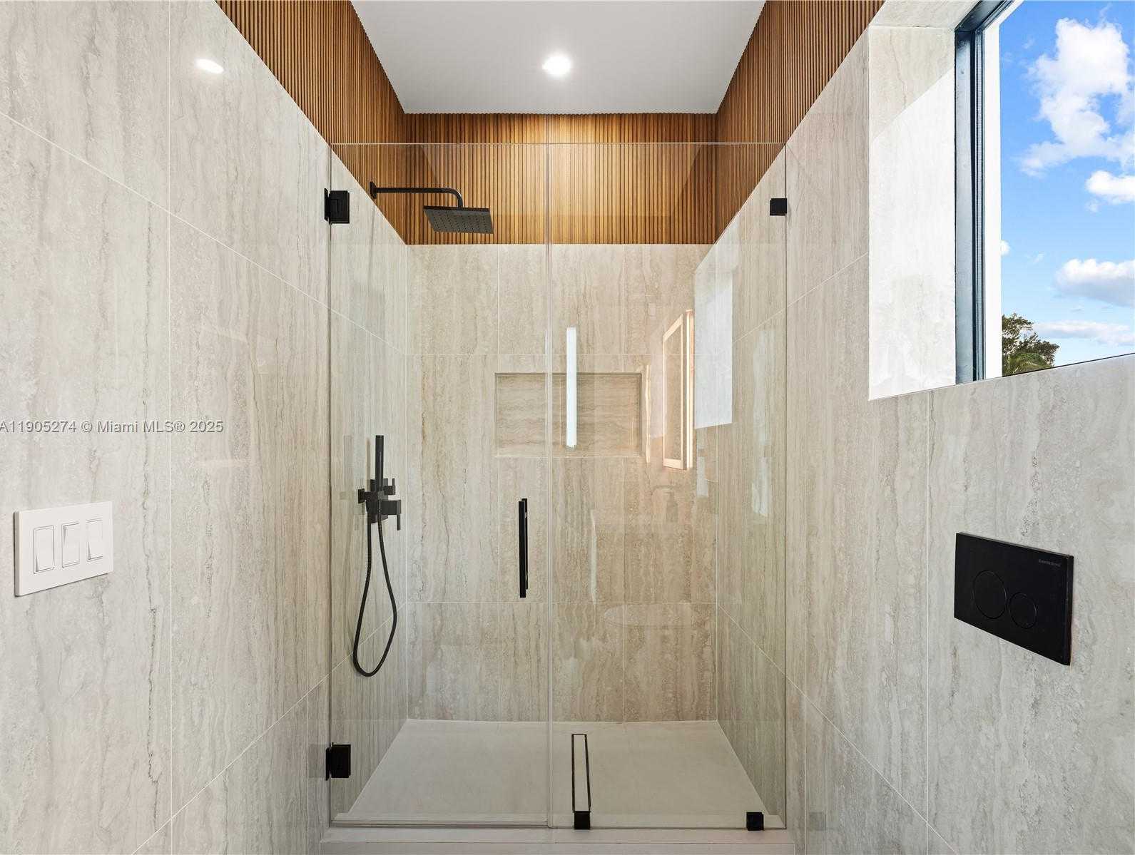 Small Image of 543 NORTH EAST 109TH ST, Miami Number 27