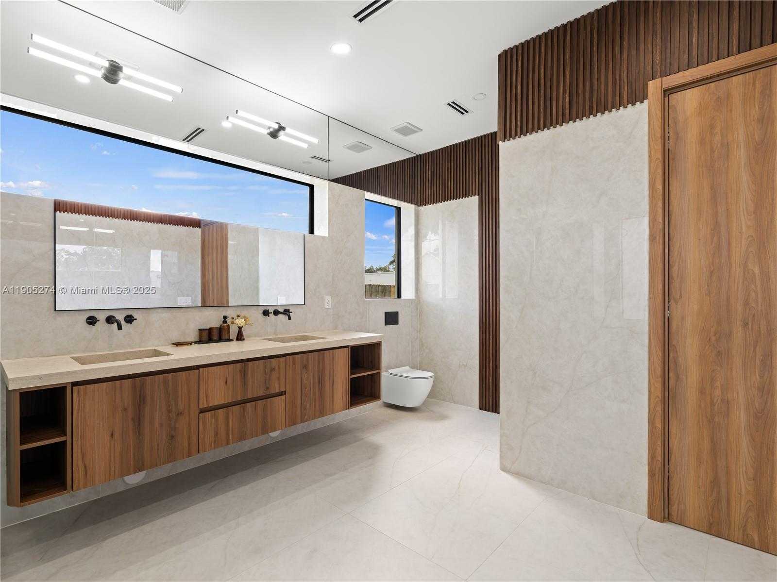 Small Image of 543 NORTH EAST 109TH ST, Miami Number 36