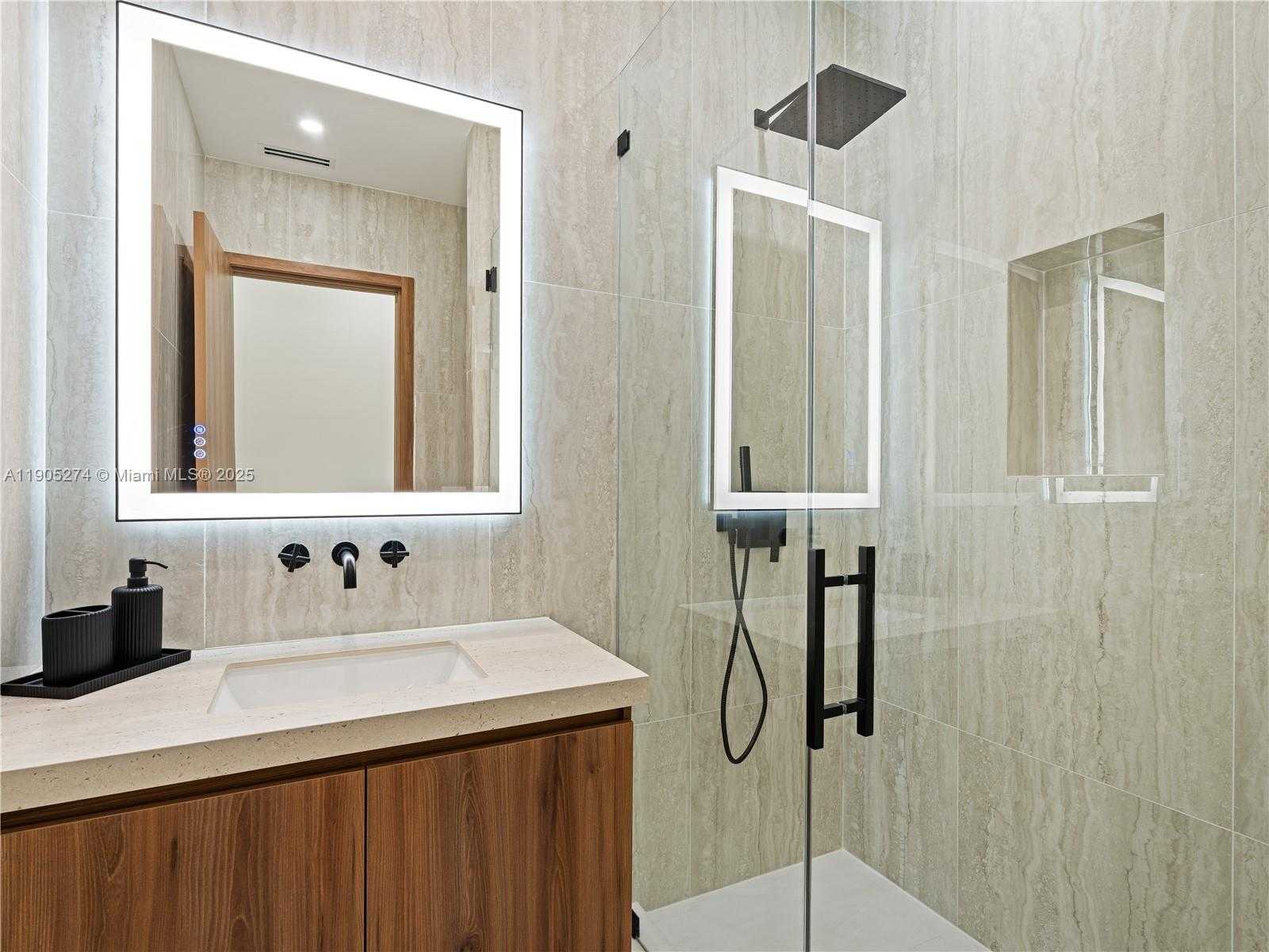 Small Image of 543 NORTH EAST 109TH ST, Miami Number 48