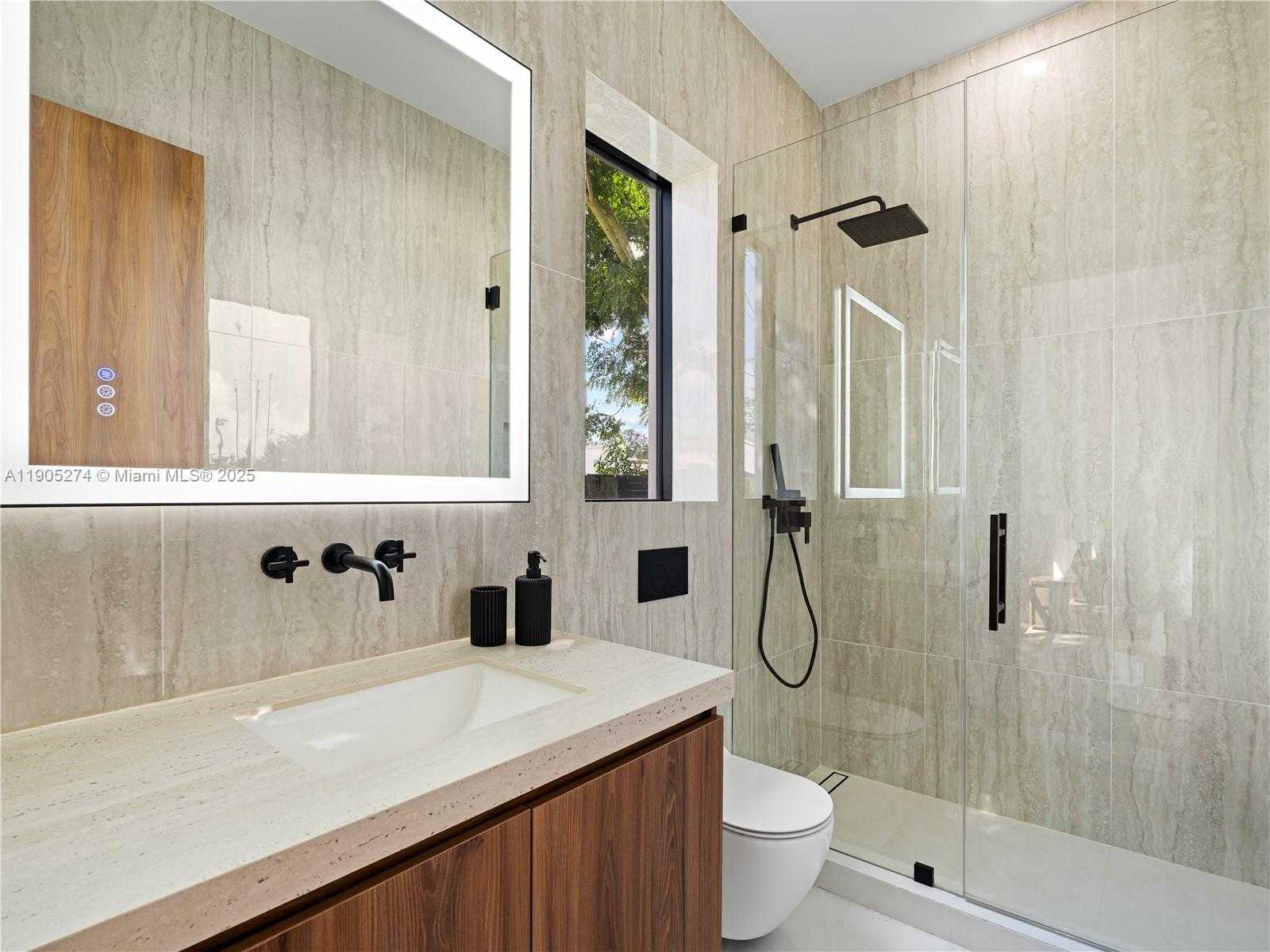 Small Image of 543 NORTH EAST 109TH ST, Miami Number 53