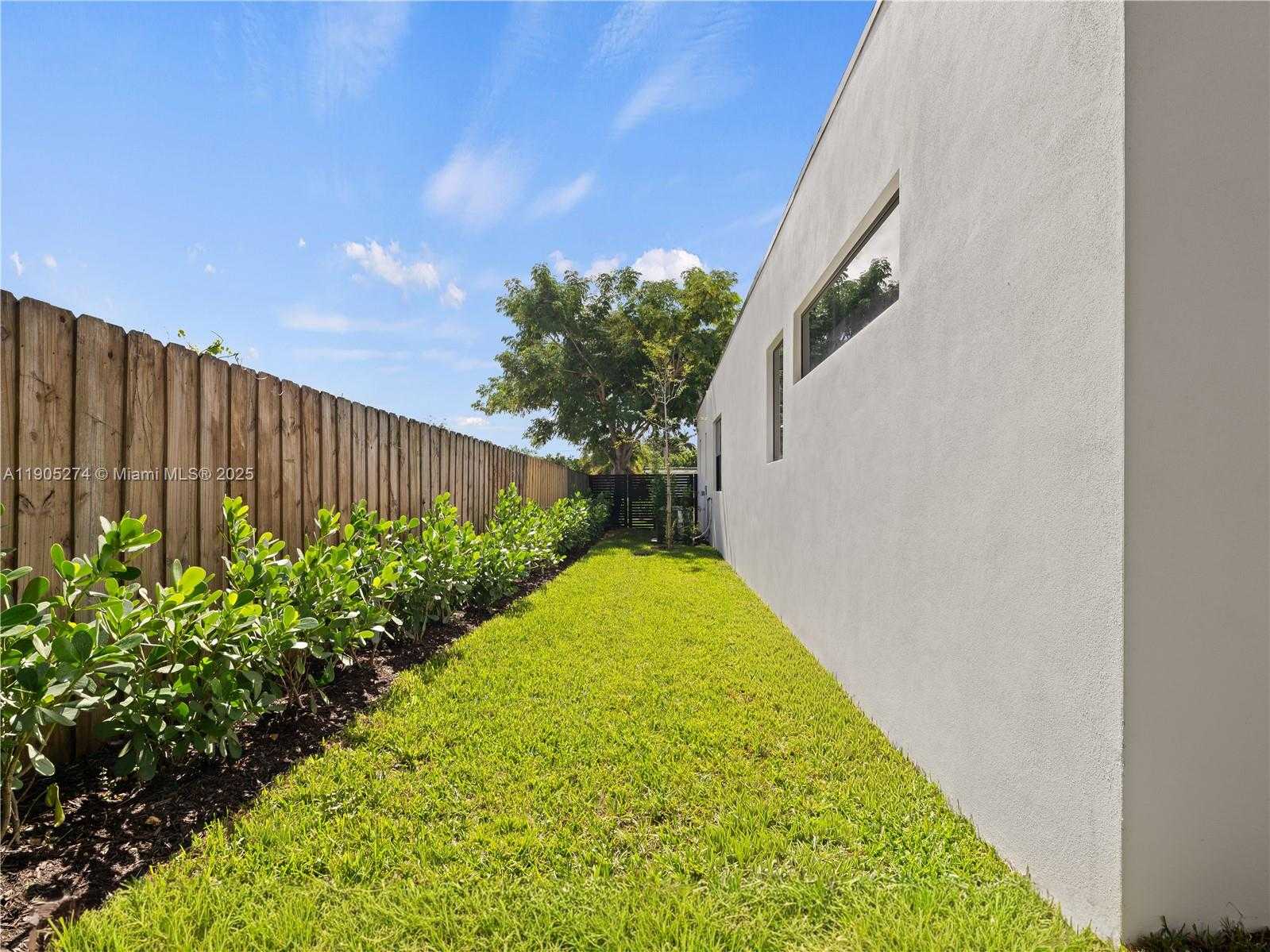 Small Image of 543 NORTH EAST 109TH ST, Miami Number 60
