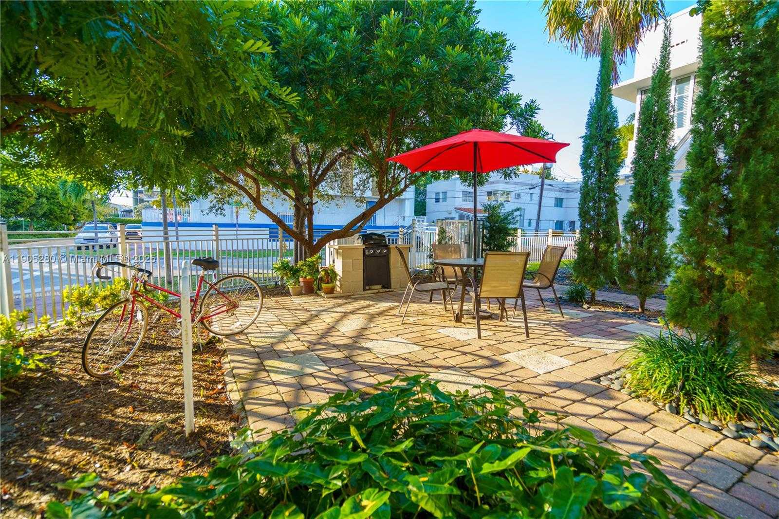 Small Image of 2425 FLAMINGO PL #7, Miami Beach Number 1