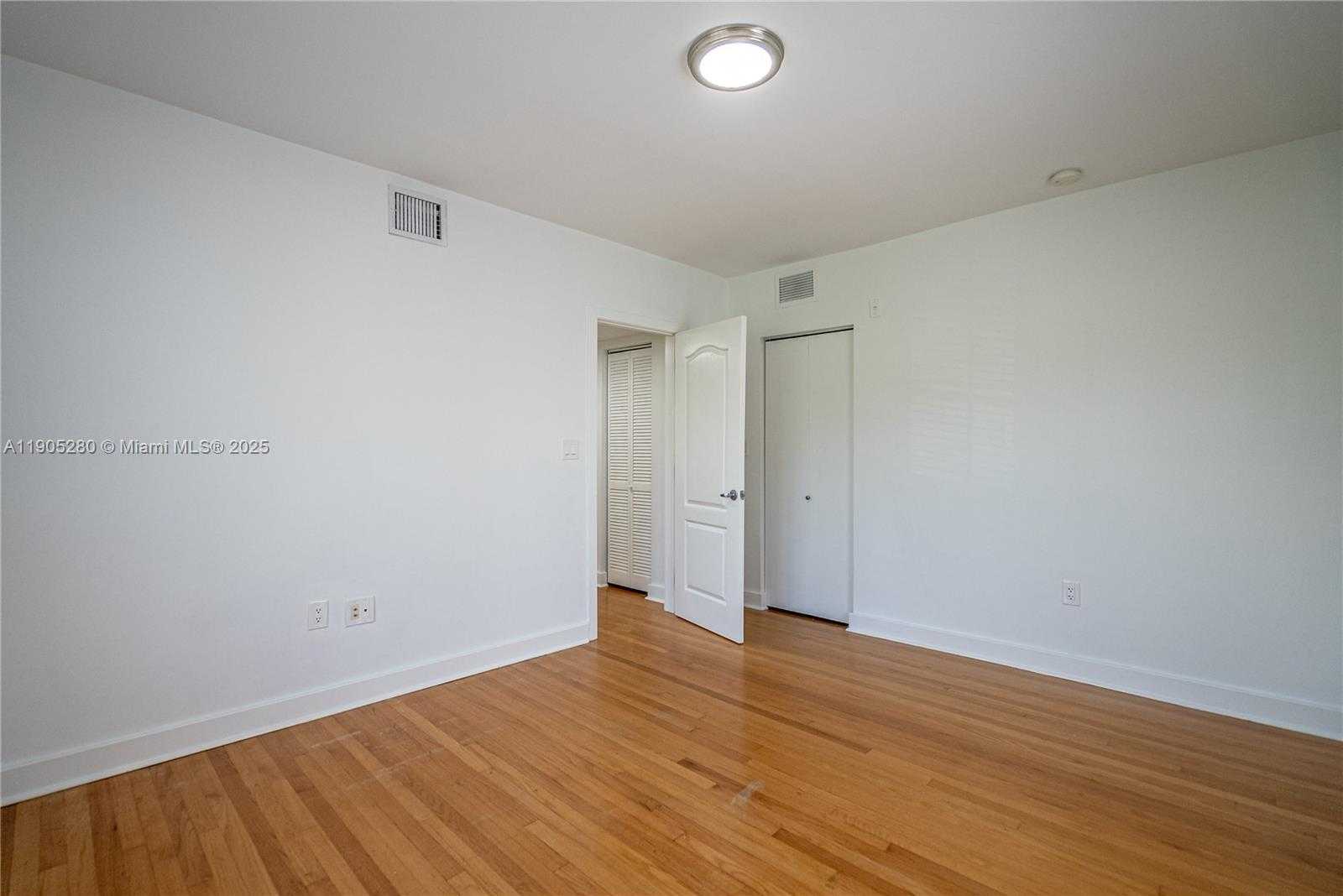 Small Image of 2425 FLAMINGO PL #7, Miami Beach Number 10