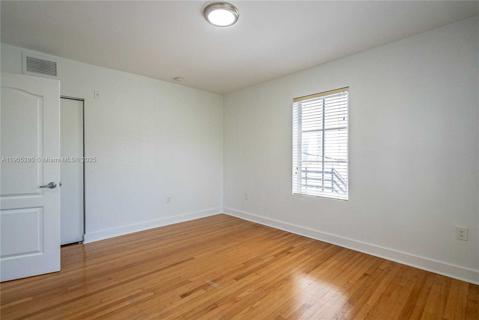 Small Image of 2425 FLAMINGO PL #7, Miami Beach Number 11