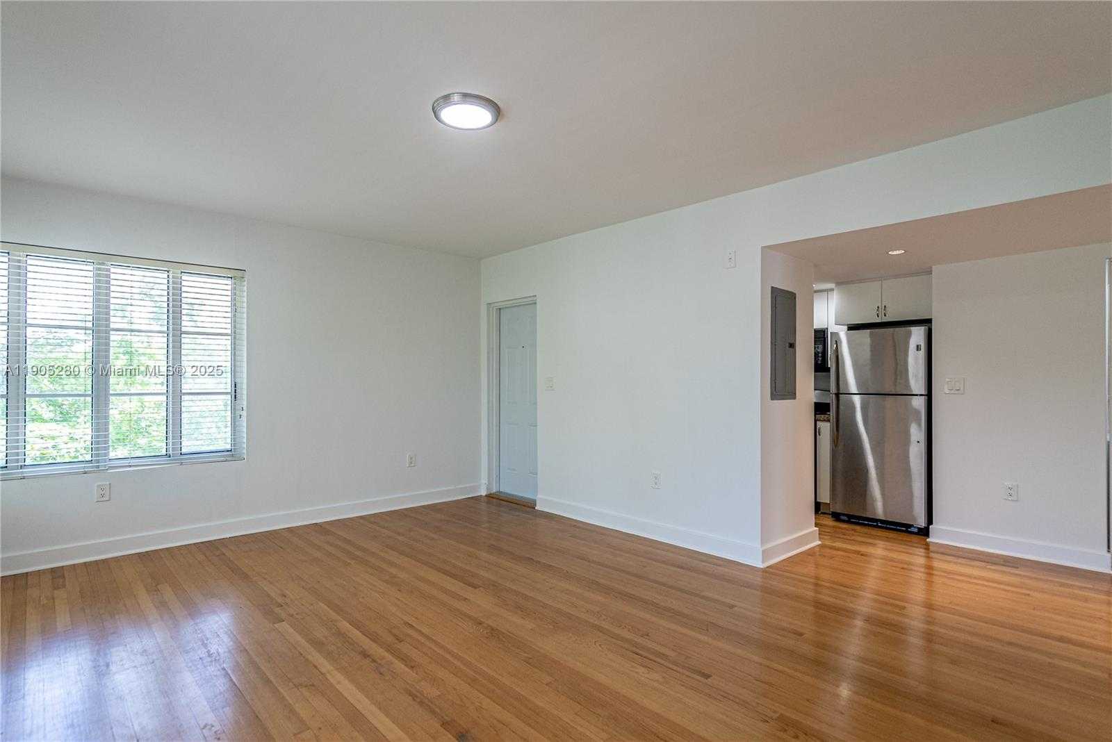 Small Image of 2425 FLAMINGO PL #7, Miami Beach Number 5