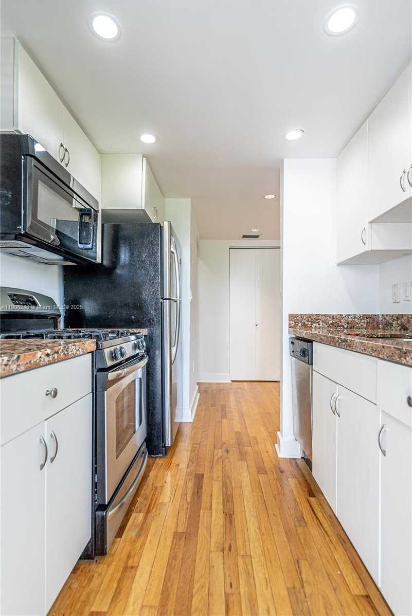 Small Image of 2425 FLAMINGO PL #7, Miami Beach Number 7