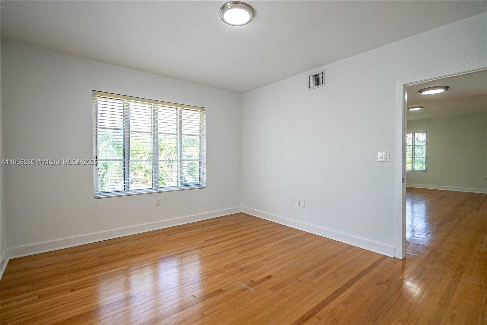 Small Image of 2425 FLAMINGO PL #7, Miami Beach Number 9