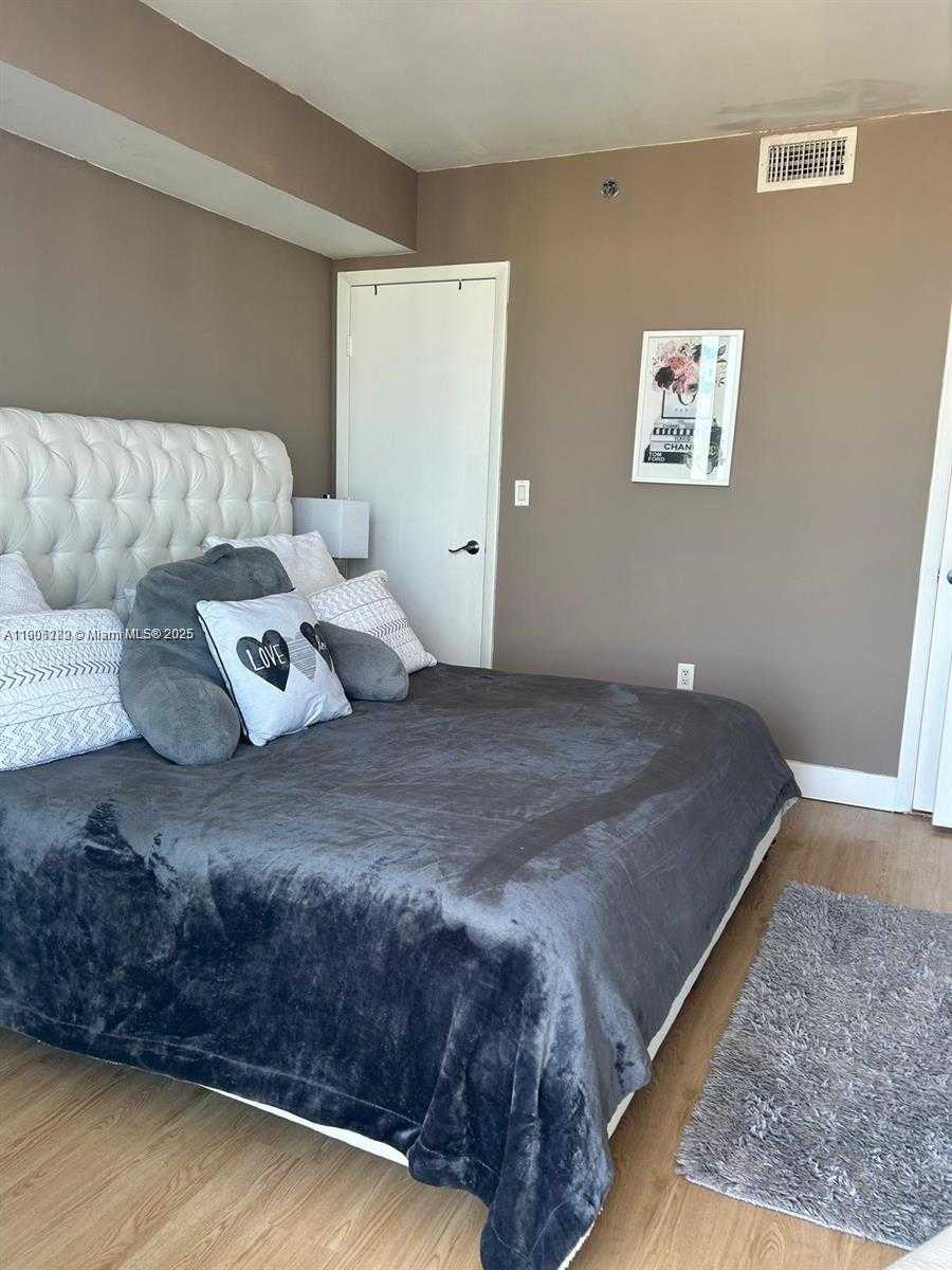 Small Image of 50 BISCAYNE BLVD #4607, Miami Number 4