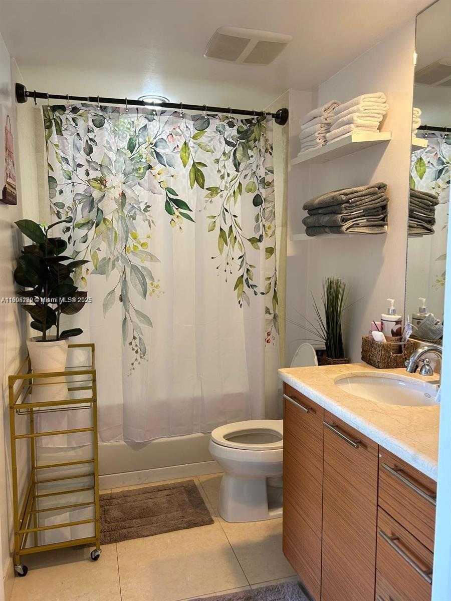 Small Image of 50 BISCAYNE BLVD #4607, Miami Number 7