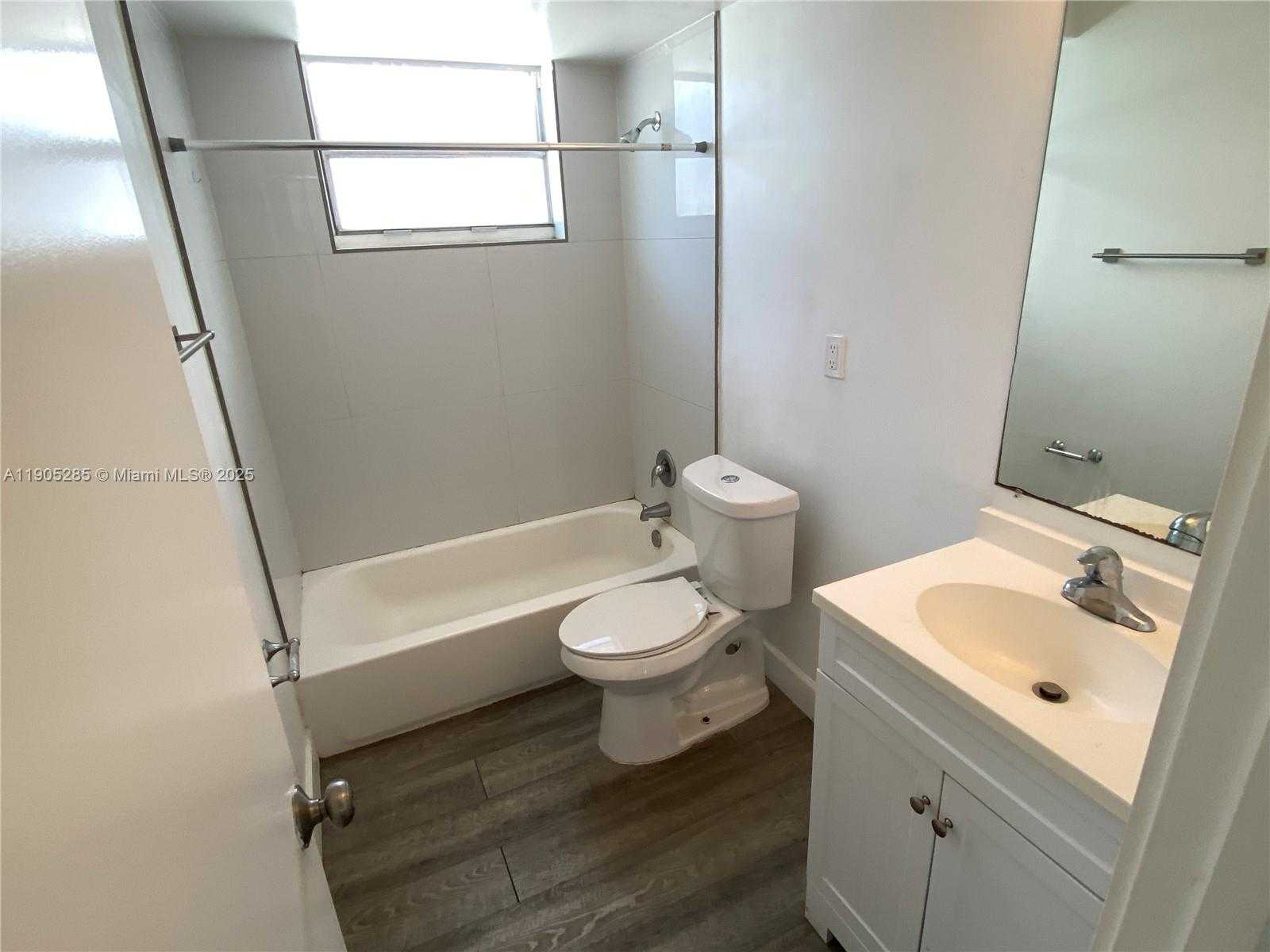 Small Image of 9025 HARDING AVE #1, Surfside Number 19