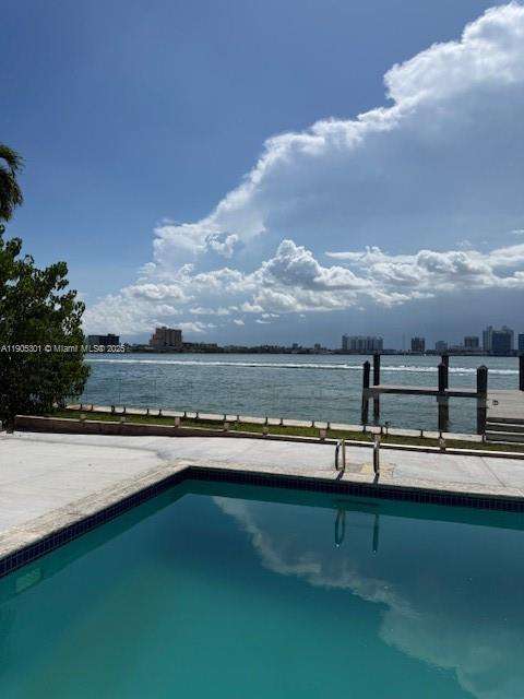 Small Image of 1101 SOUTH SHORE DR, Miami Beach Number 3