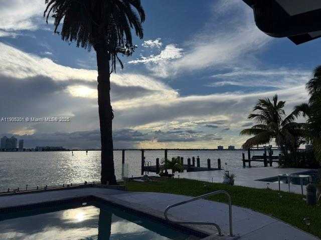 Small Image of 1101 SOUTH SHORE DR, Miami Beach Number 9