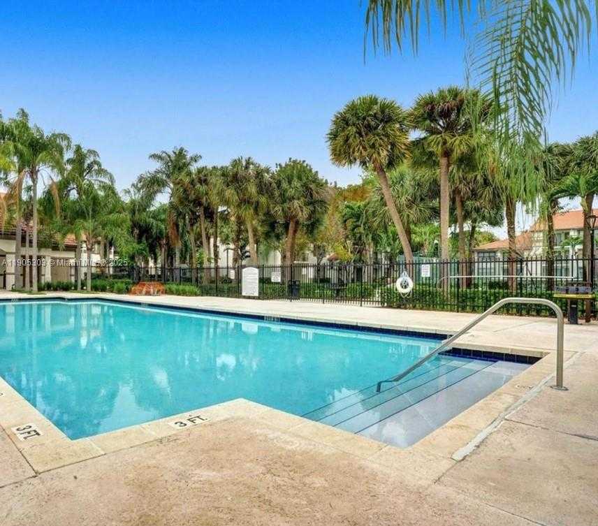 Small Image of 530 SOUTH PARK RD #26-11, Hollywood Number 2