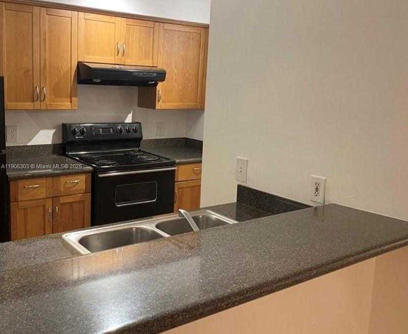 Small Image of 530 SOUTH PARK RD #26-11, Hollywood Number 6