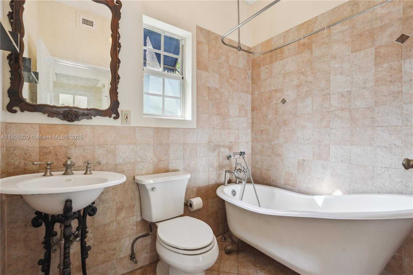 Small Image of 1231 FERDINAND ST, Coral Gables Number 12