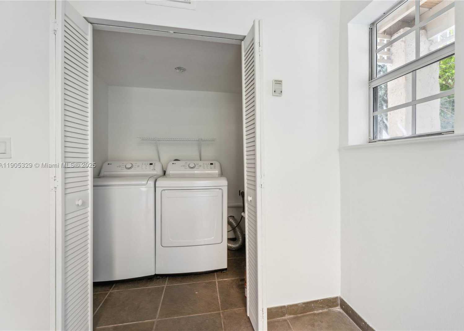 Small Image of 1231 FERDINAND ST, Coral Gables Number 17