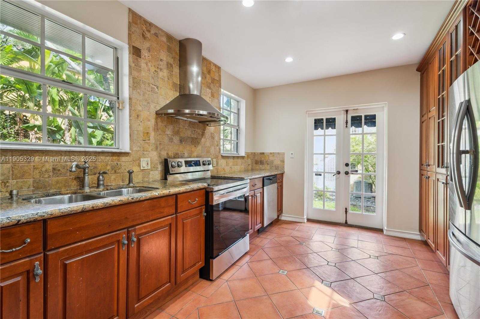 Small Image of 1231 FERDINAND ST, Coral Gables Number 5