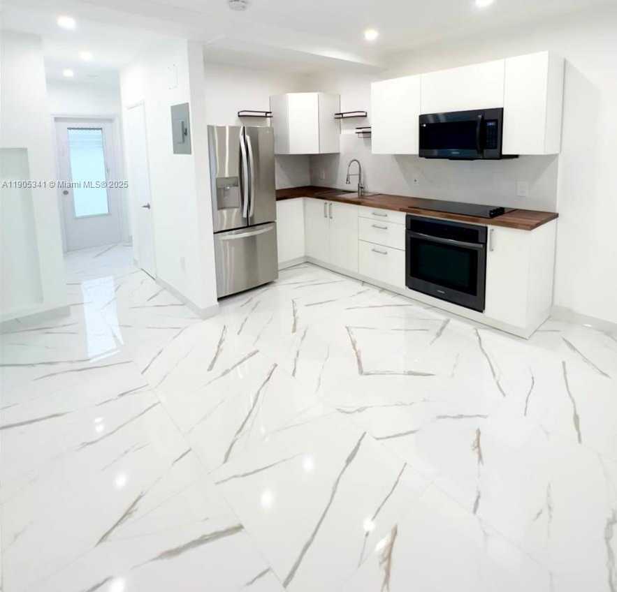 Small Image of 7300 BYRON AVE #10, Miami Beach Number 4