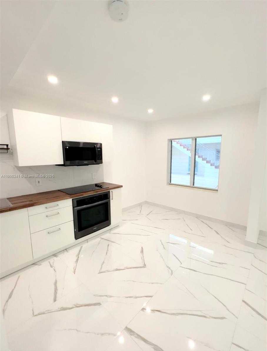 Small Image of 7300 BYRON AVE #10, Miami Beach Number 5