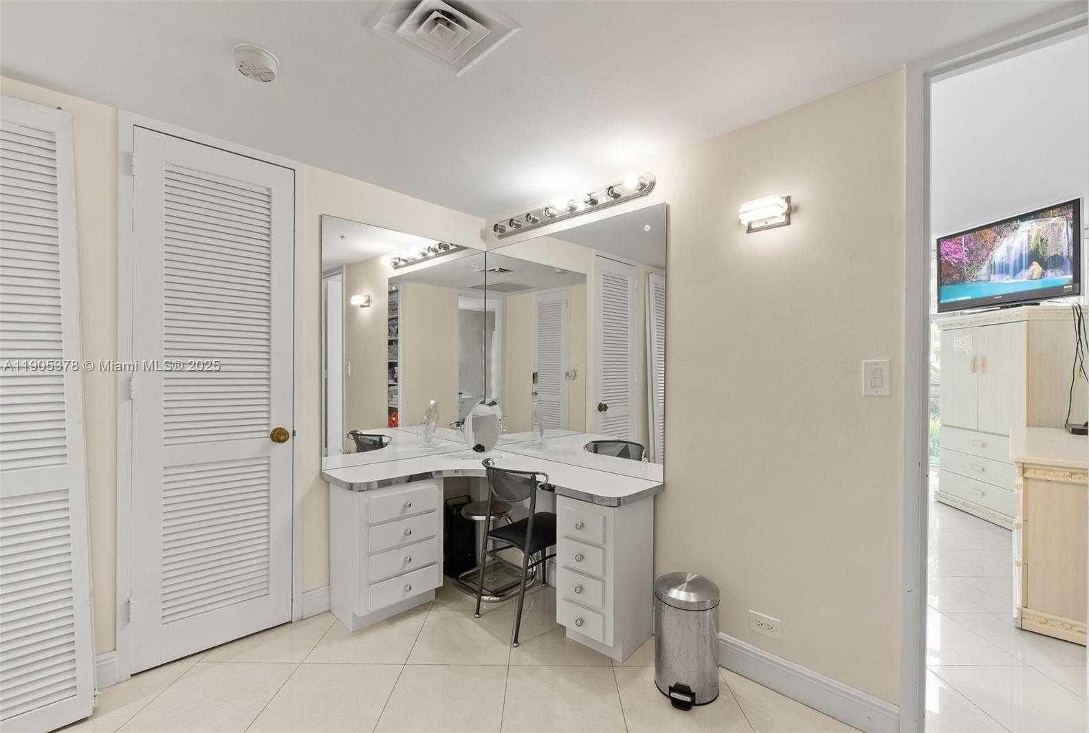 Small Image of 5055 COLLINS AVE #2J, Miami Beach Number 11