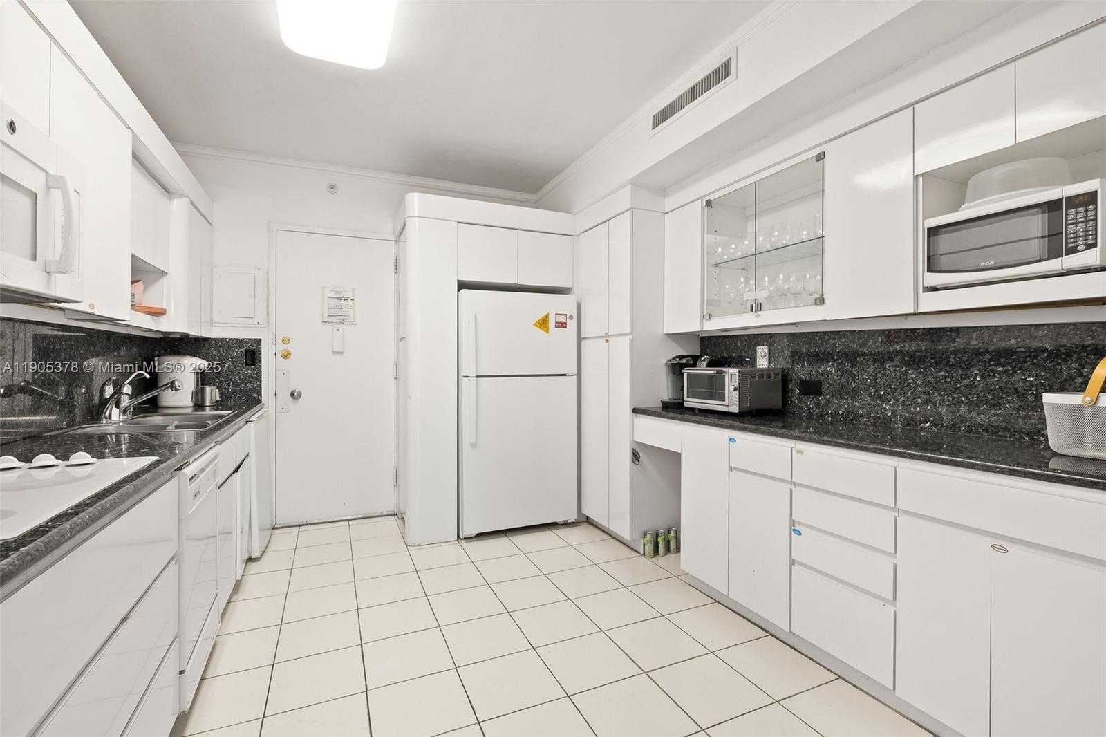 Small Image of 5055 COLLINS AVE #2J, Miami Beach Number 7