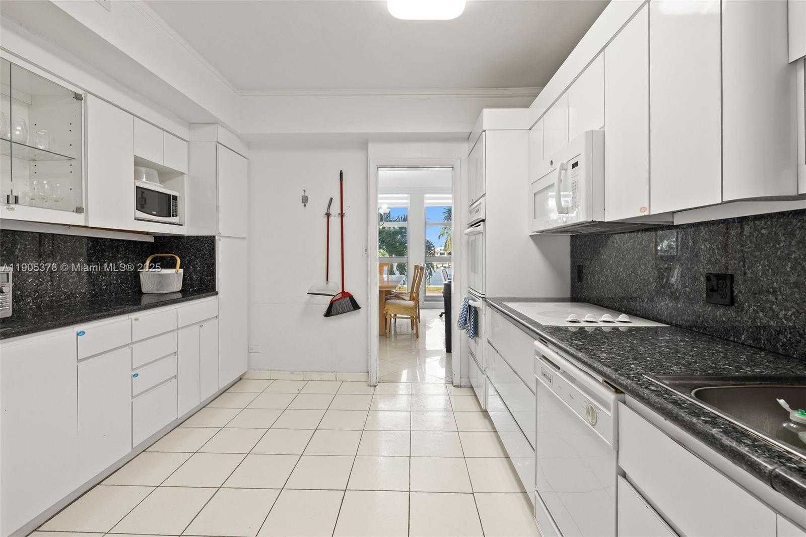 Small Image of 5055 COLLINS AVE #2J, Miami Beach Number 8