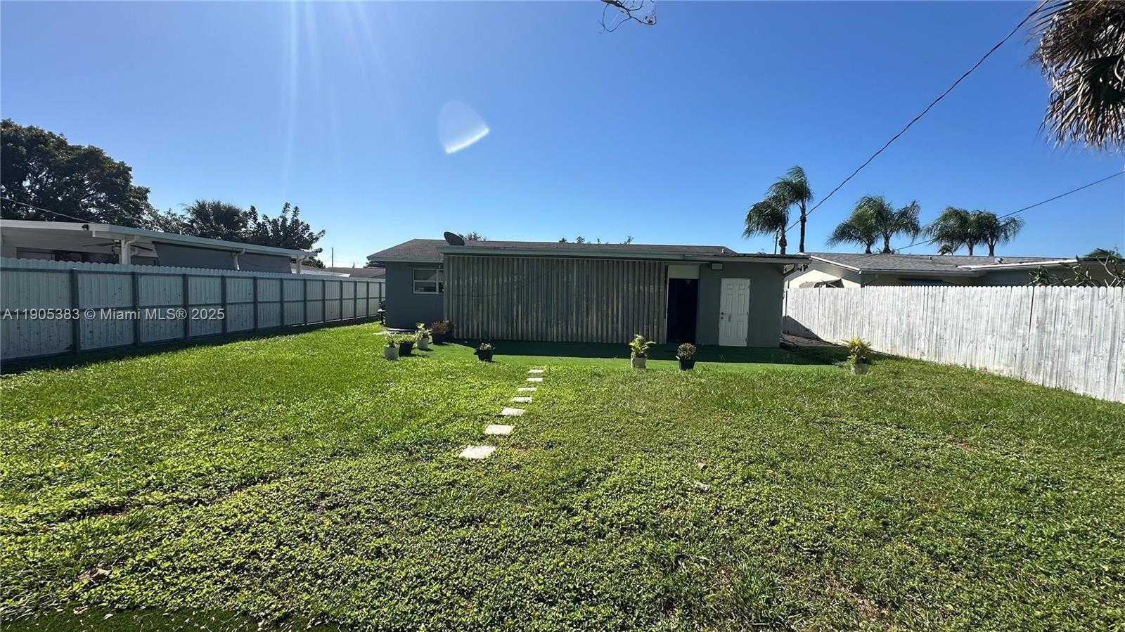 Small Image of 4131 KIRKLAND LN #1, Lake Worth Number 11