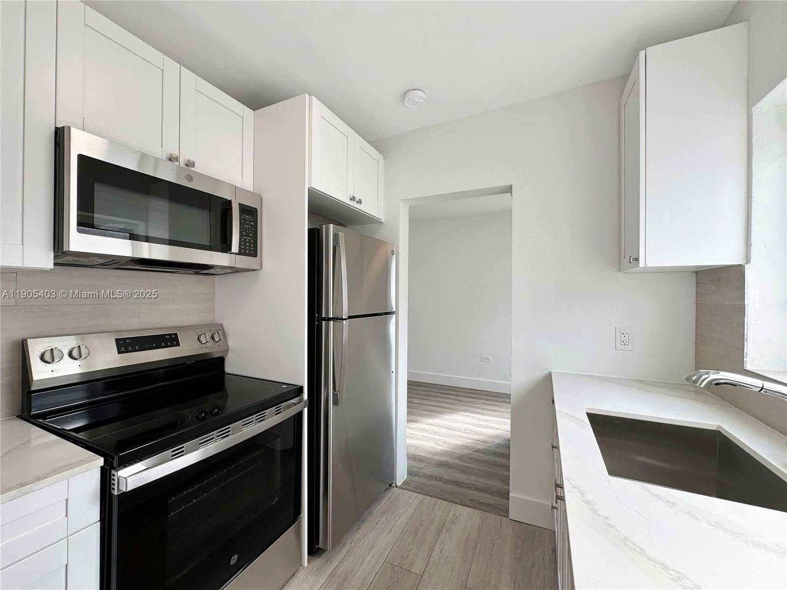 Small Image of 1920 BIARRITZ DR #4, Miami Beach Number 11