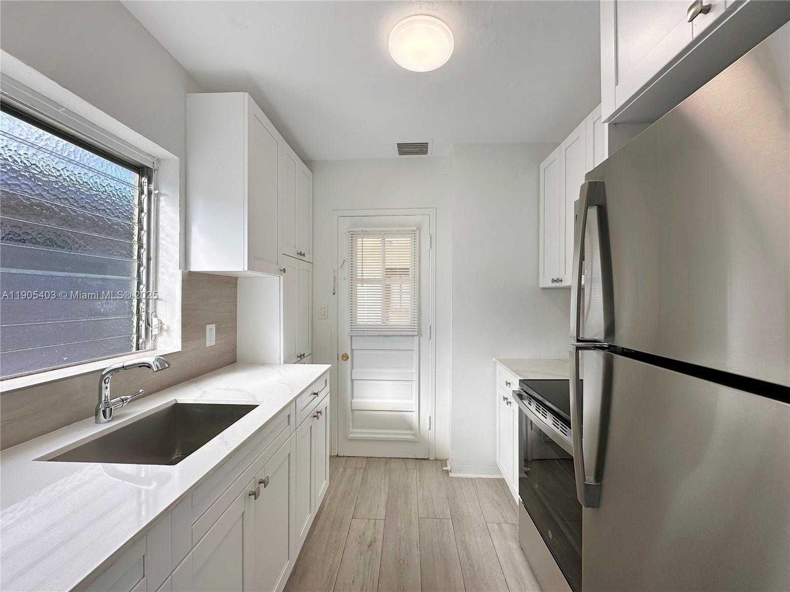 Small Image of 1920 BIARRITZ DR #4, Miami Beach Number 12