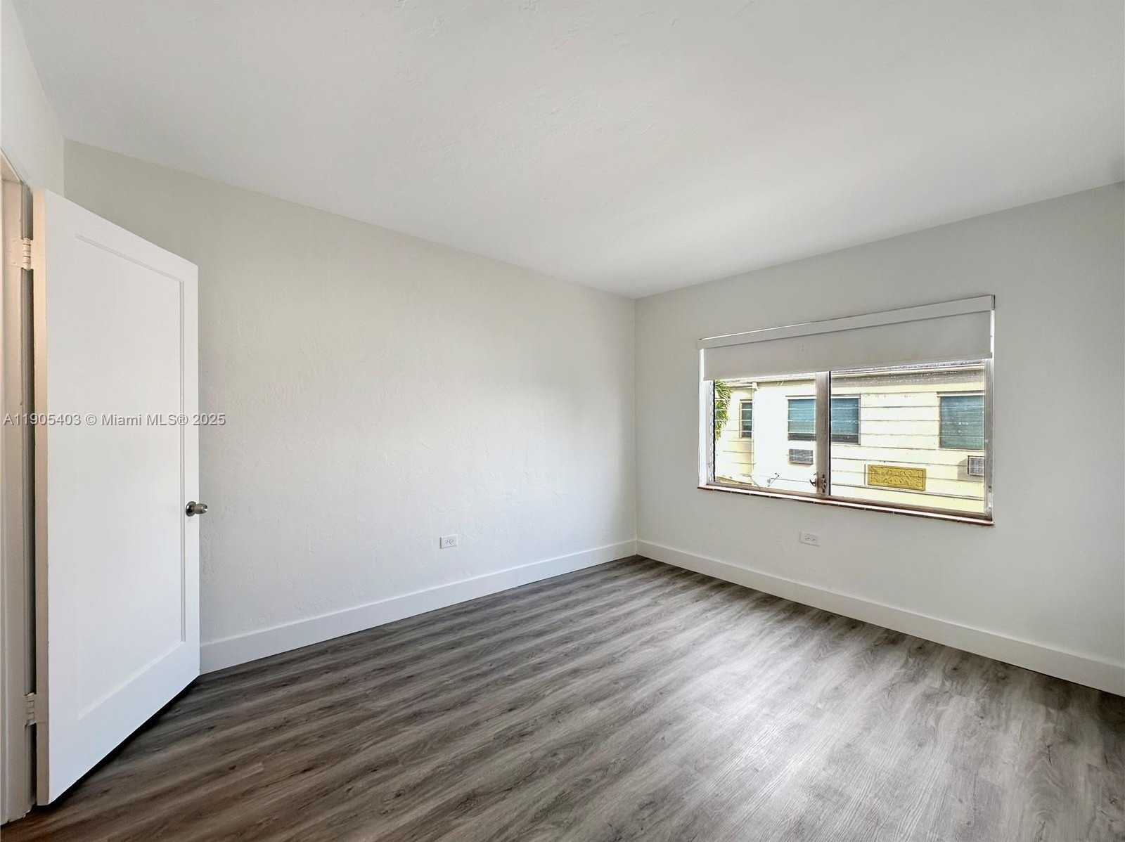 Small Image of 1920 BIARRITZ DR #4, Miami Beach Number 15