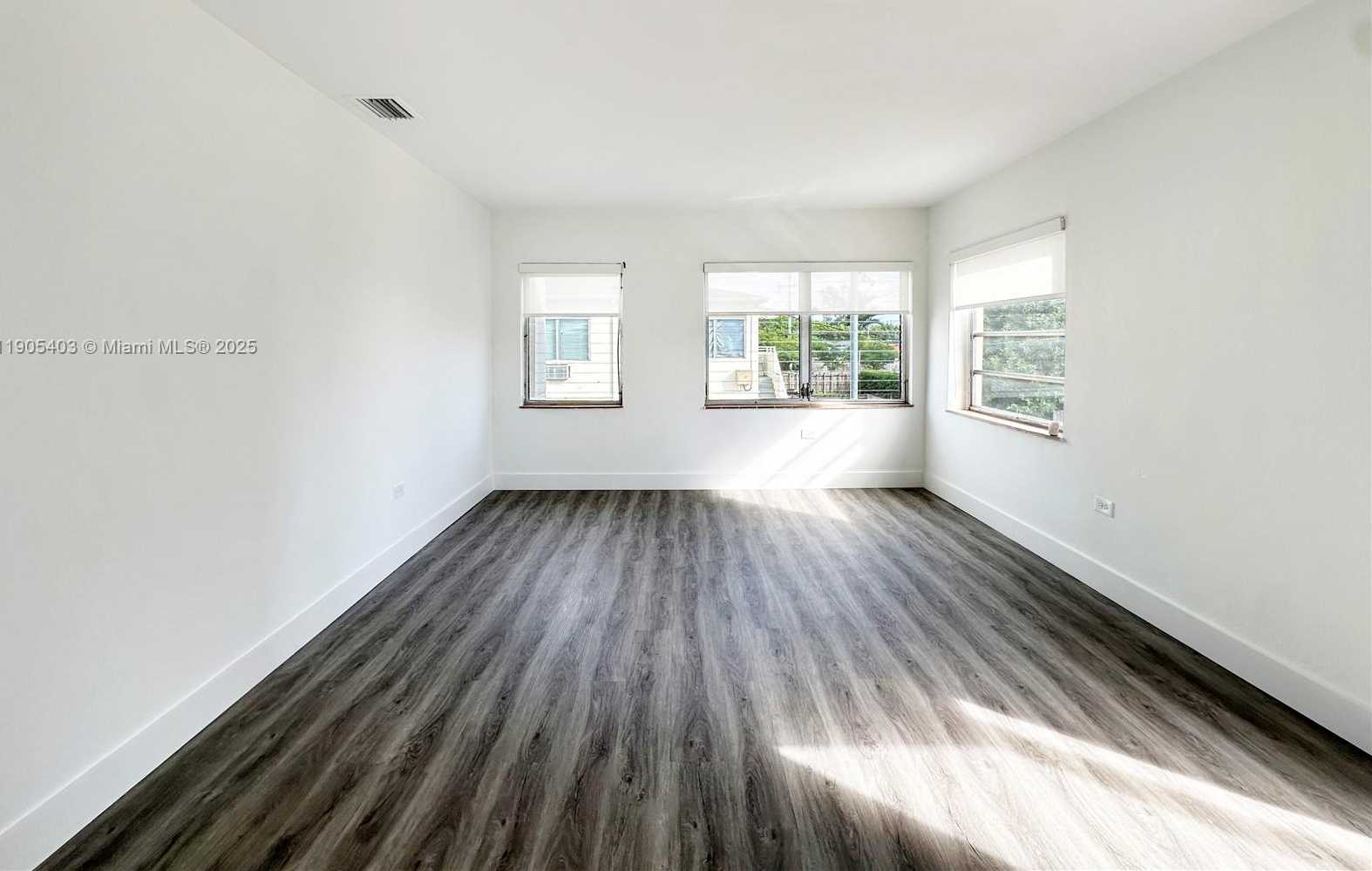 Small Image of 1920 BIARRITZ DR #4, Miami Beach Number 2