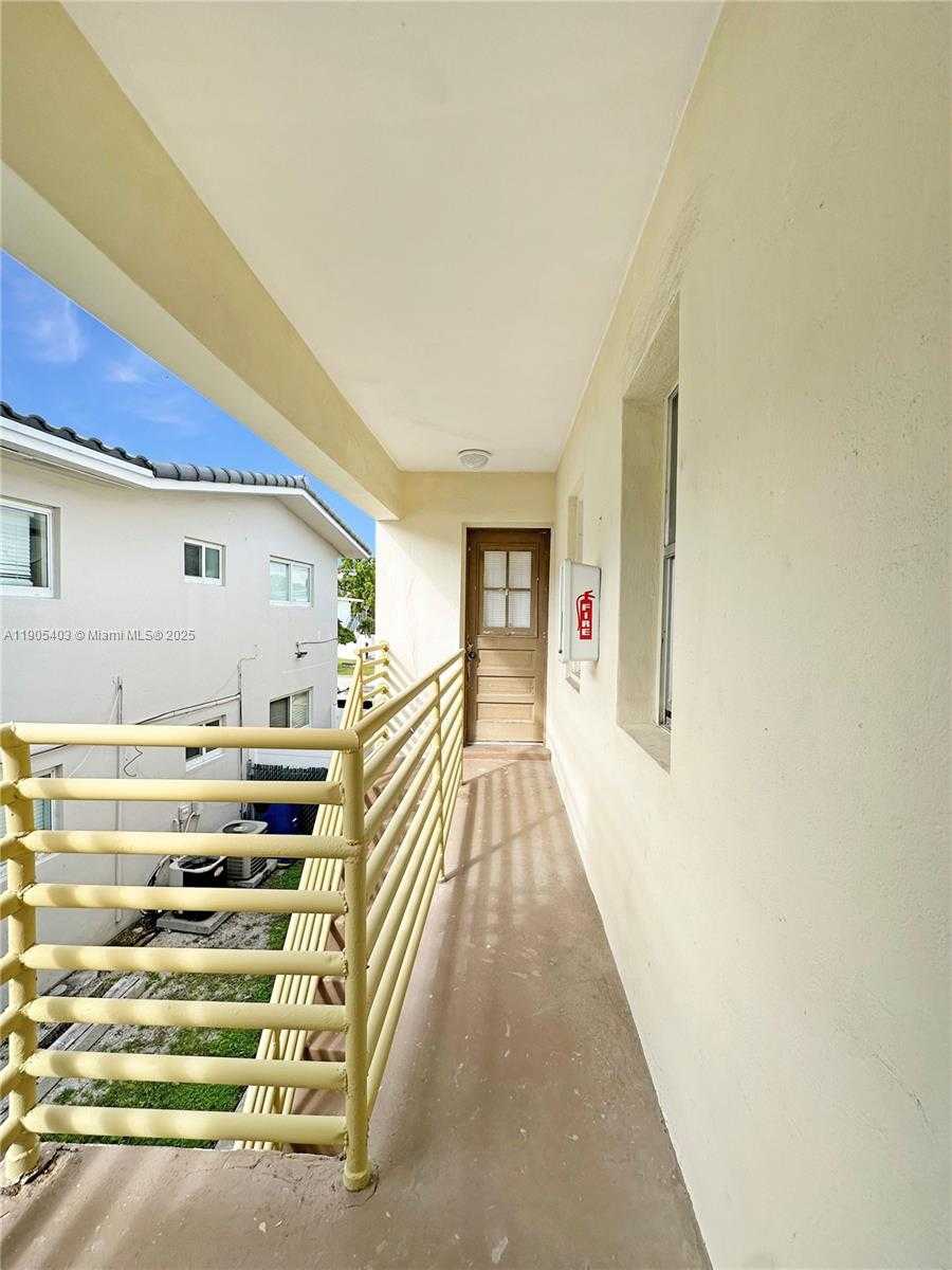 Small Image of 1920 BIARRITZ DR #4, Miami Beach Number 20