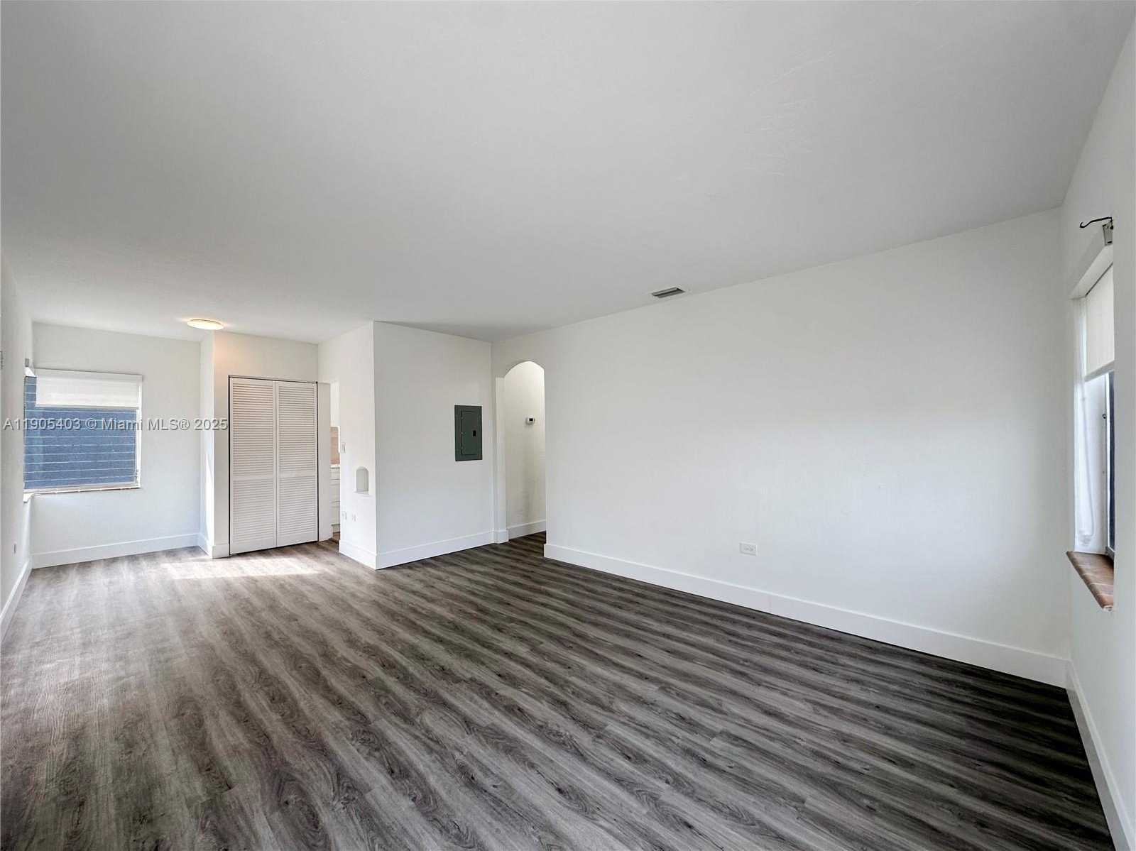 Small Image of 1920 BIARRITZ DR #4, Miami Beach Number 3