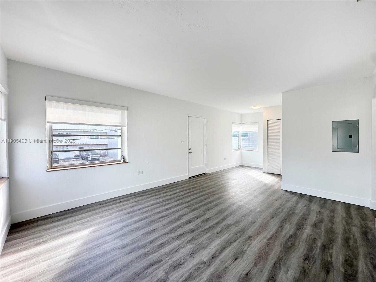 Small Image of 1920 BIARRITZ DR #4, Miami Beach Number 4