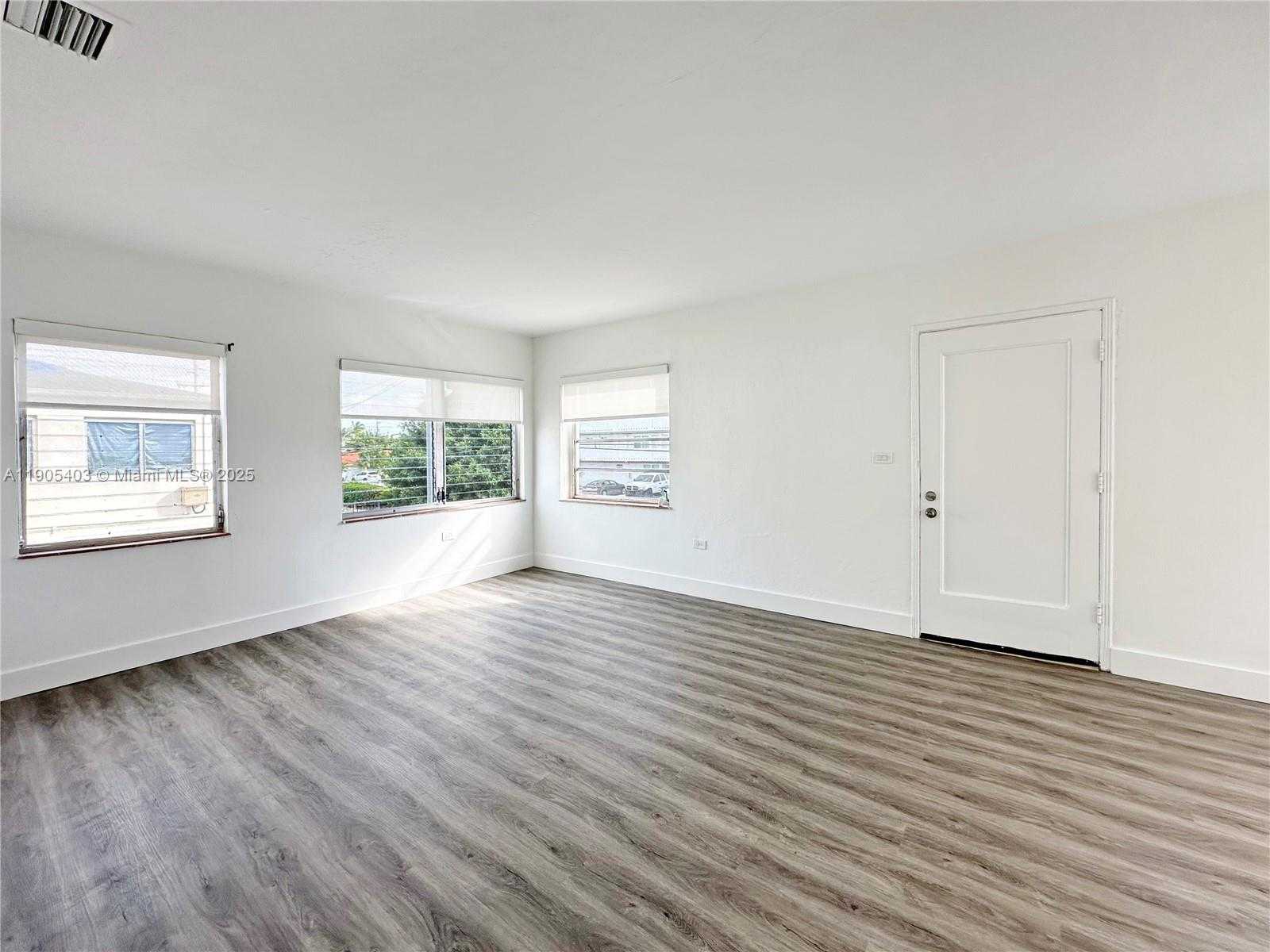 Small Image of 1920 BIARRITZ DR #4, Miami Beach Number 5