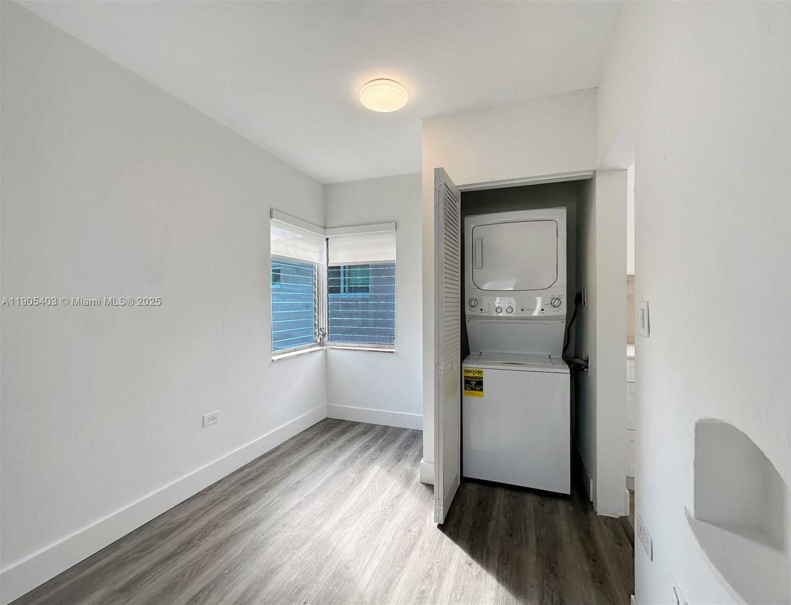 Small Image of 1920 BIARRITZ DR #4, Miami Beach Number 9
