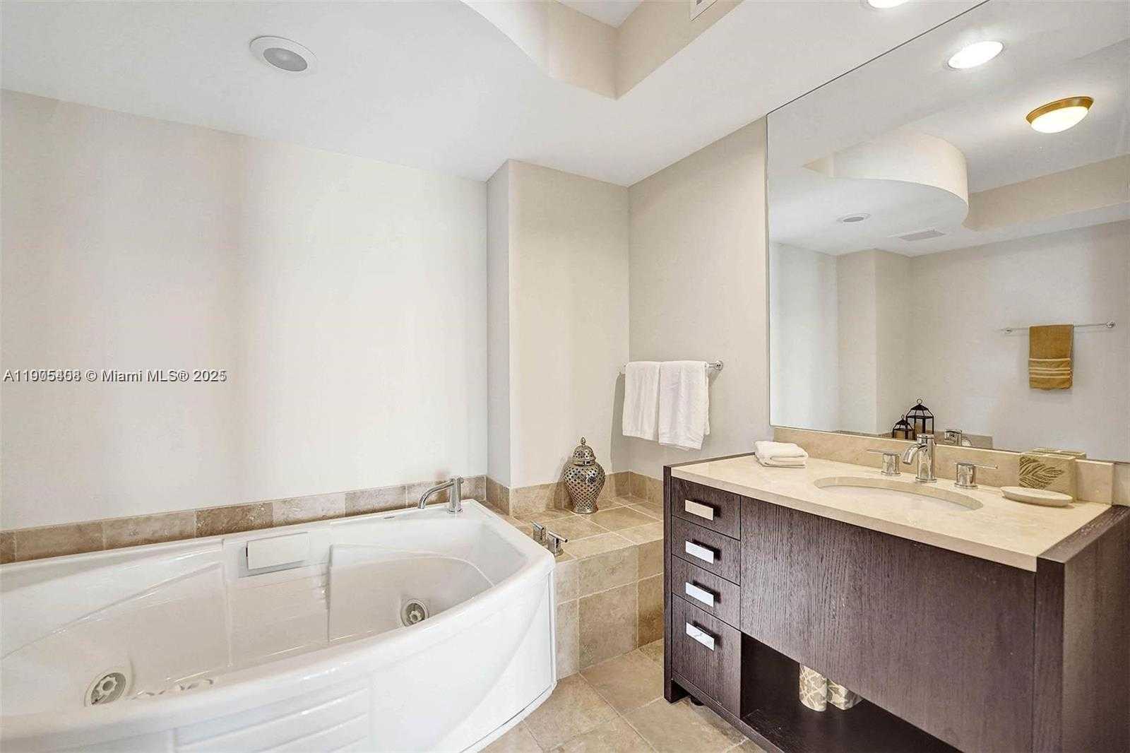 Small Image of 18201 COLLINS AVE #5202, Sunny Isles Beach Number 9