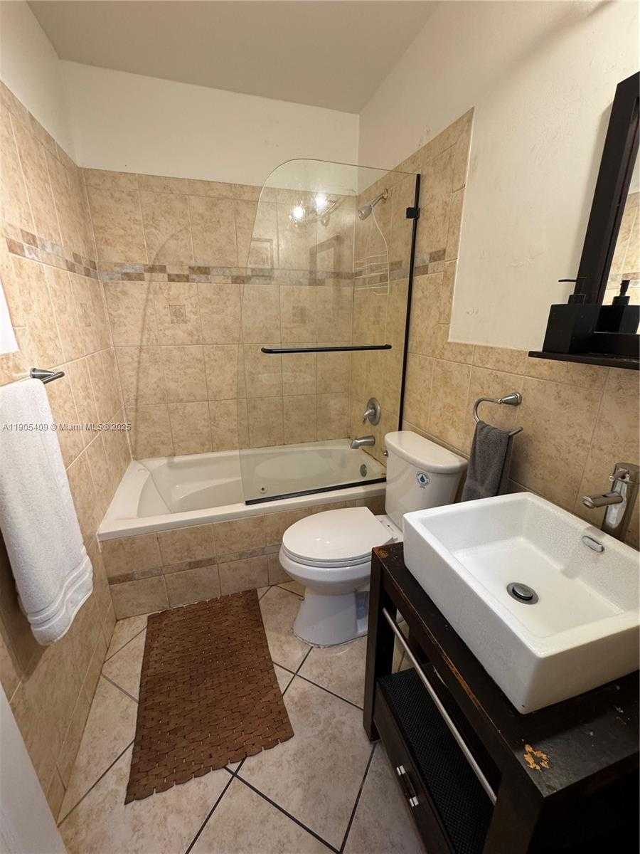 Small Image of Hollywood Number 1