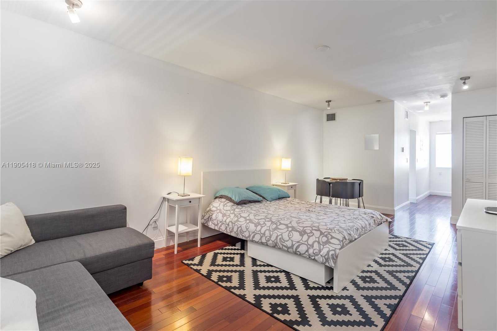 Small Image of 1340 DREXEL AVE #403, Miami Beach Number 2