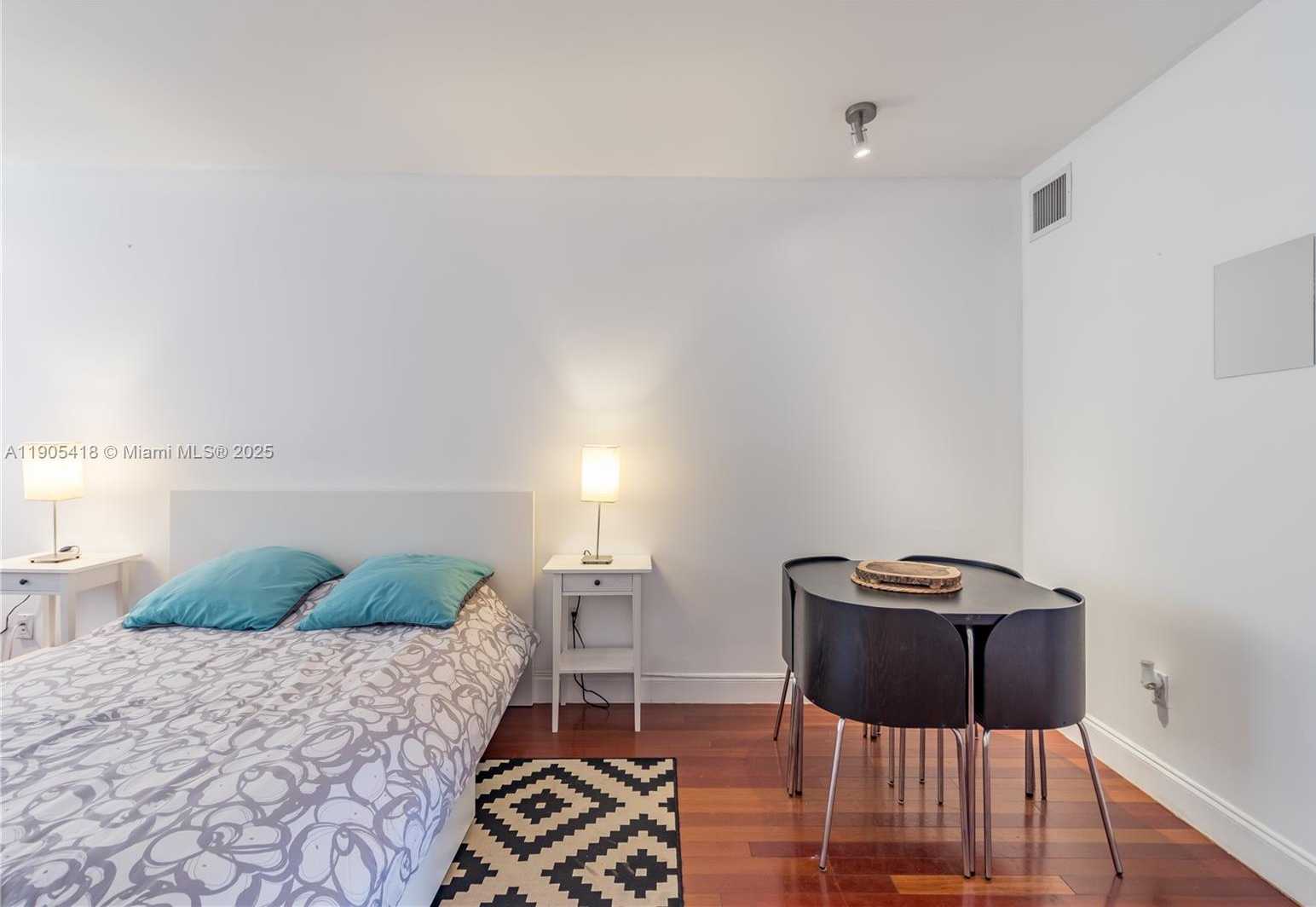 Small Image of 1340 DREXEL AVE #403, Miami Beach Number 4