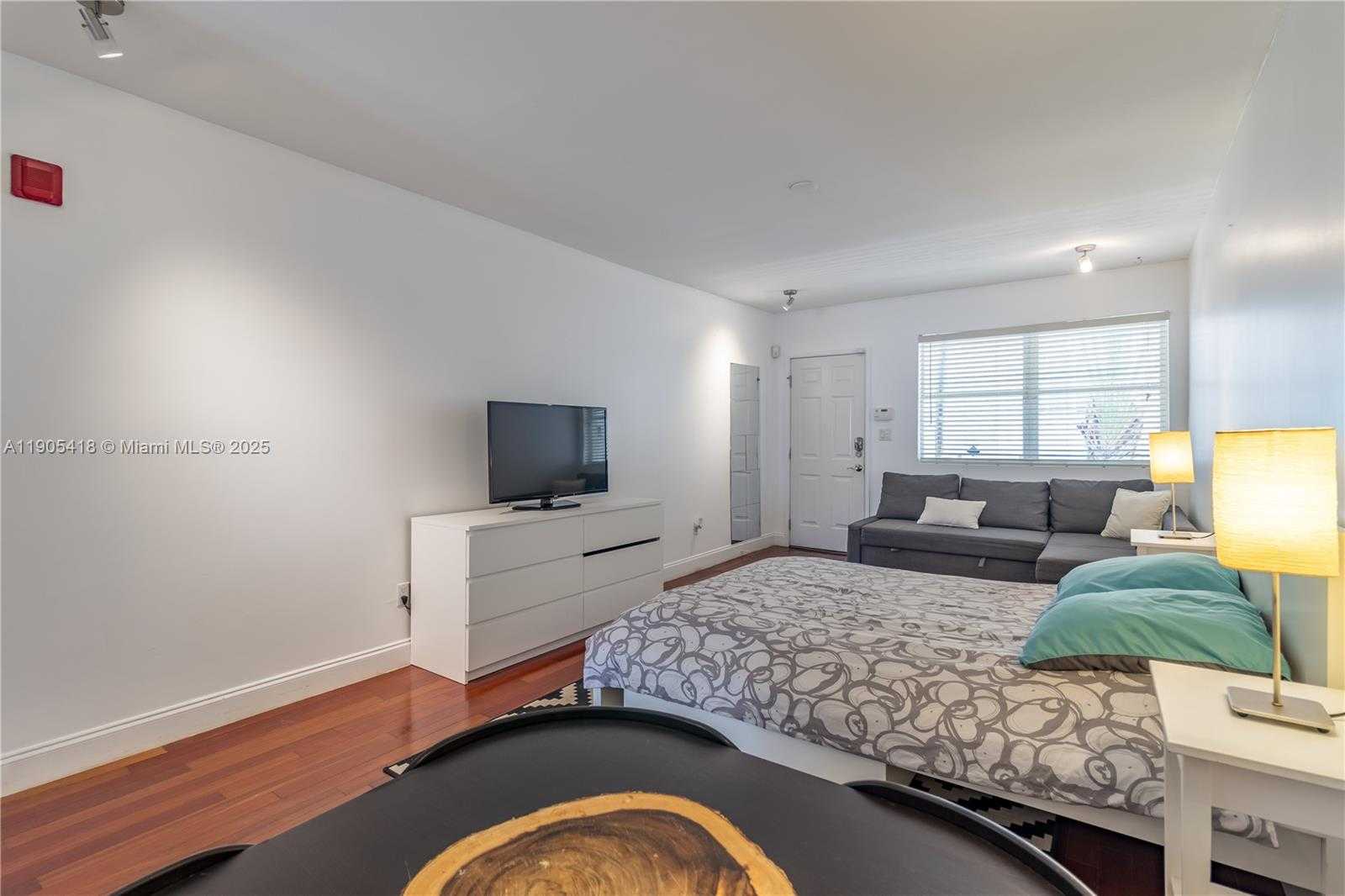 Small Image of 1340 DREXEL AVE #403, Miami Beach Number 5