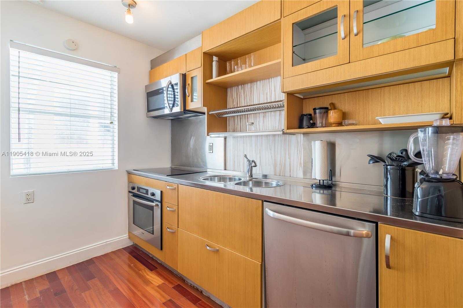 Small Image of 1340 DREXEL AVE #403, Miami Beach Number 7