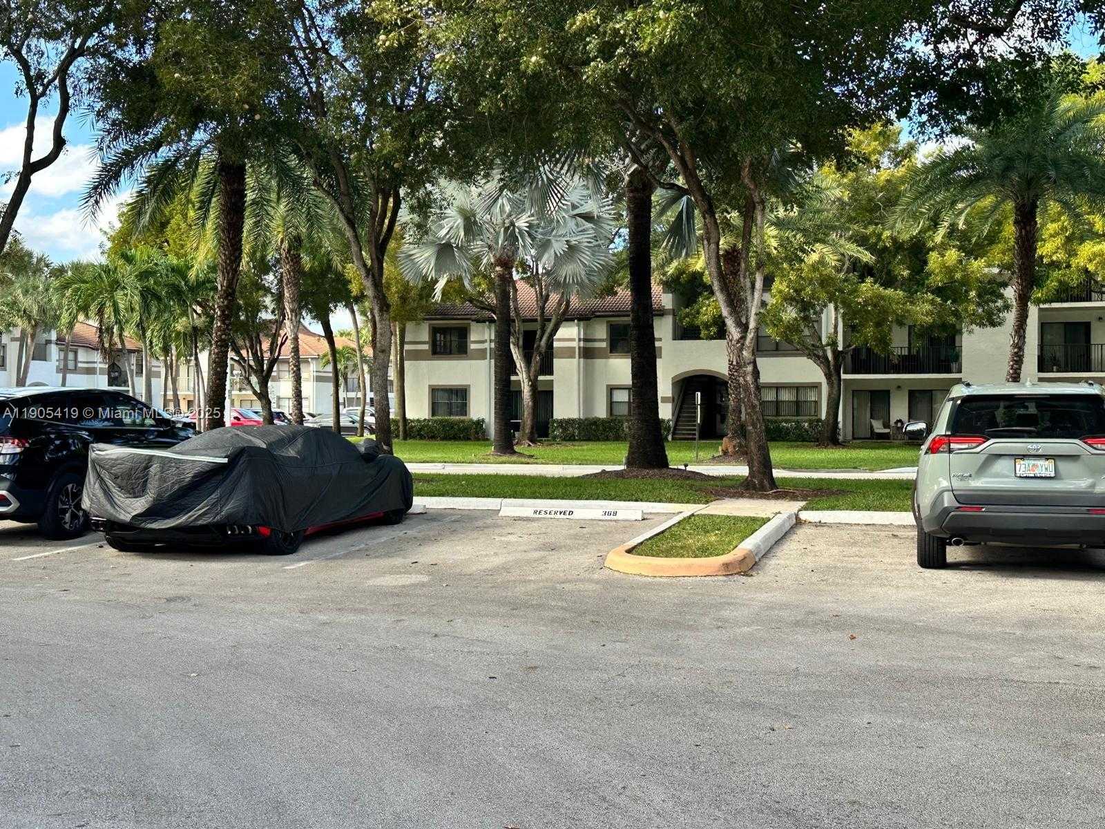 Small Image of 610 SOUTH PARK RD #27-1, Hollywood Number 13