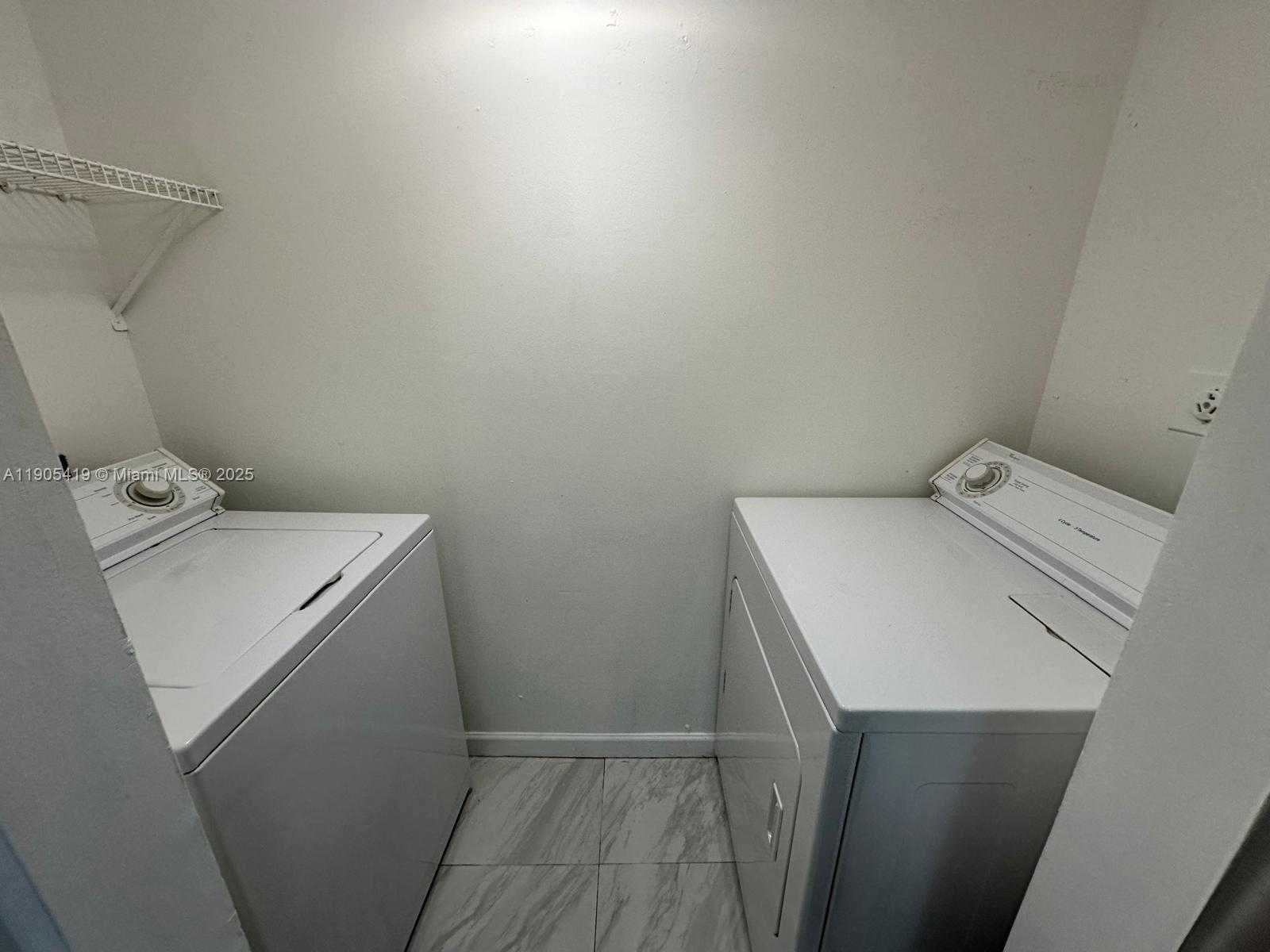 Small Image of 610 SOUTH PARK RD #27-1, Hollywood Number 2